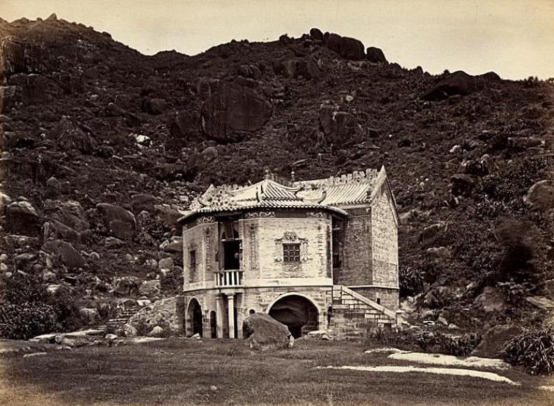 Joss House on Black Rock, East Point. 1869-1900 銅鑼灣蓮花宮，其時木屋臨立